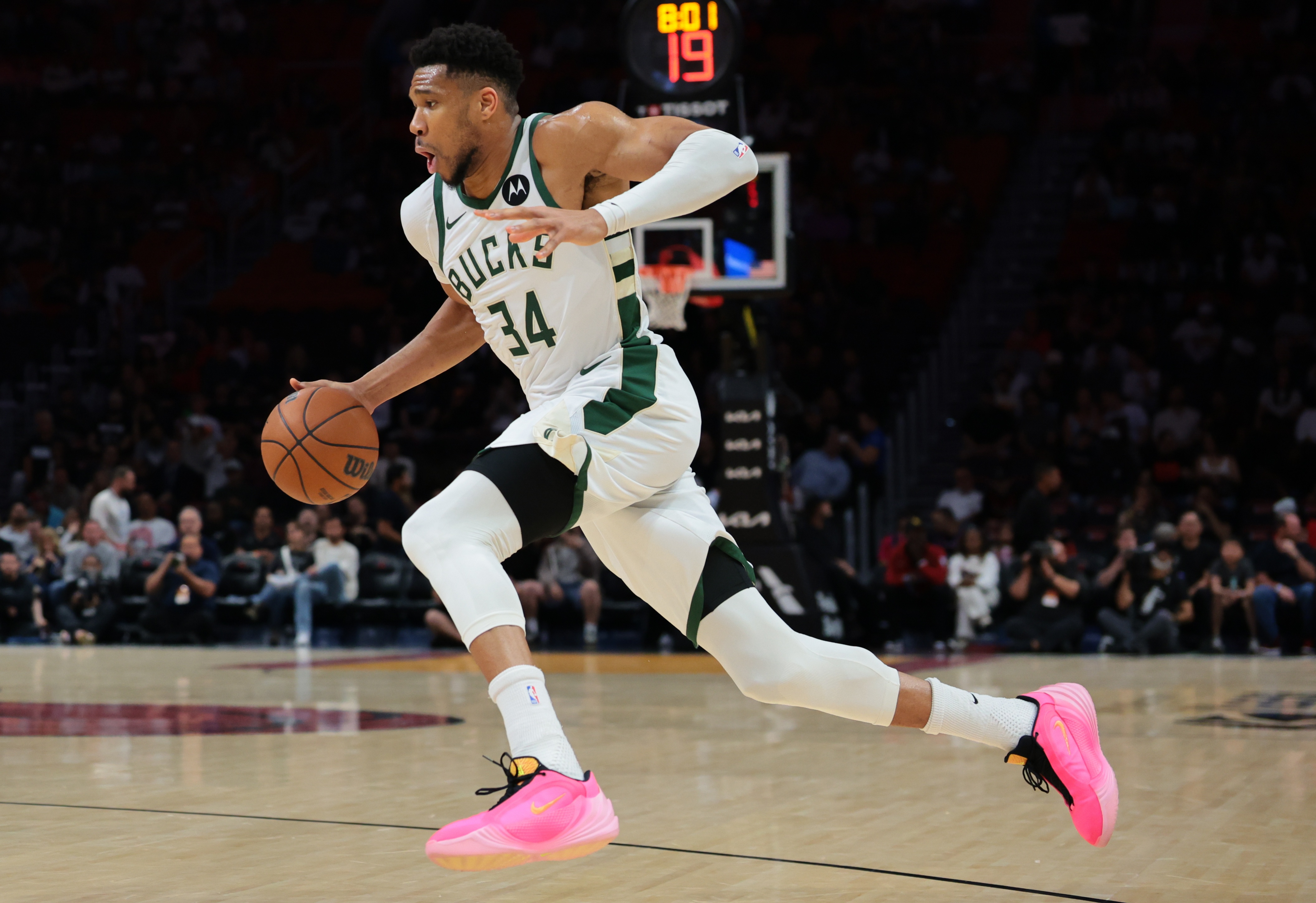 必一运动-Shams：雄鹿曾认真考虑过热火报价 韦尔+希罗+球员+选秀权换字母